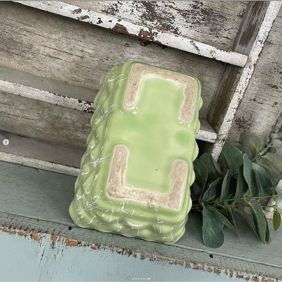 Vintage Pottery Planter Pale Green White Spatterware Scallop Rim Rectangular - Picture 7 of 7